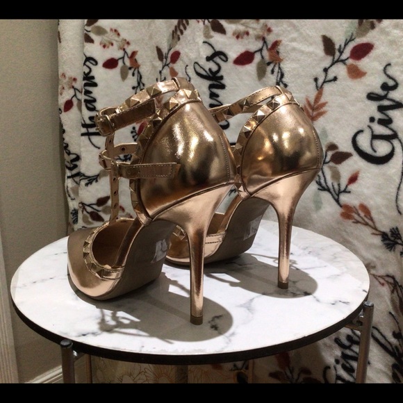 Gold heels - Picture 5 of 8